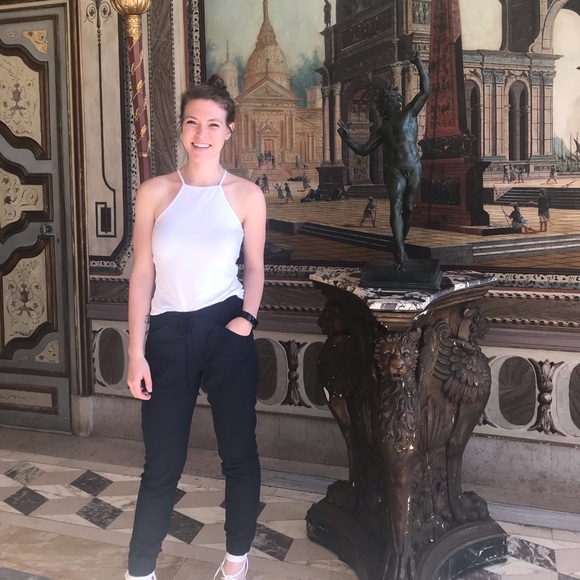 Nicole - Picture 5 of 7